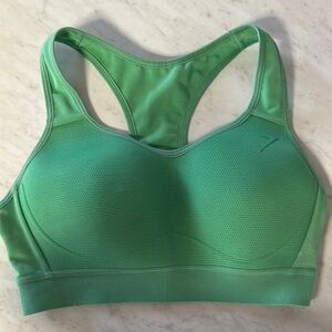 GYM SHARK SPORT BRA IN GREEN 💚💚